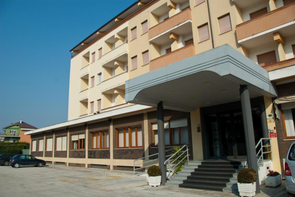 Touring Hotel